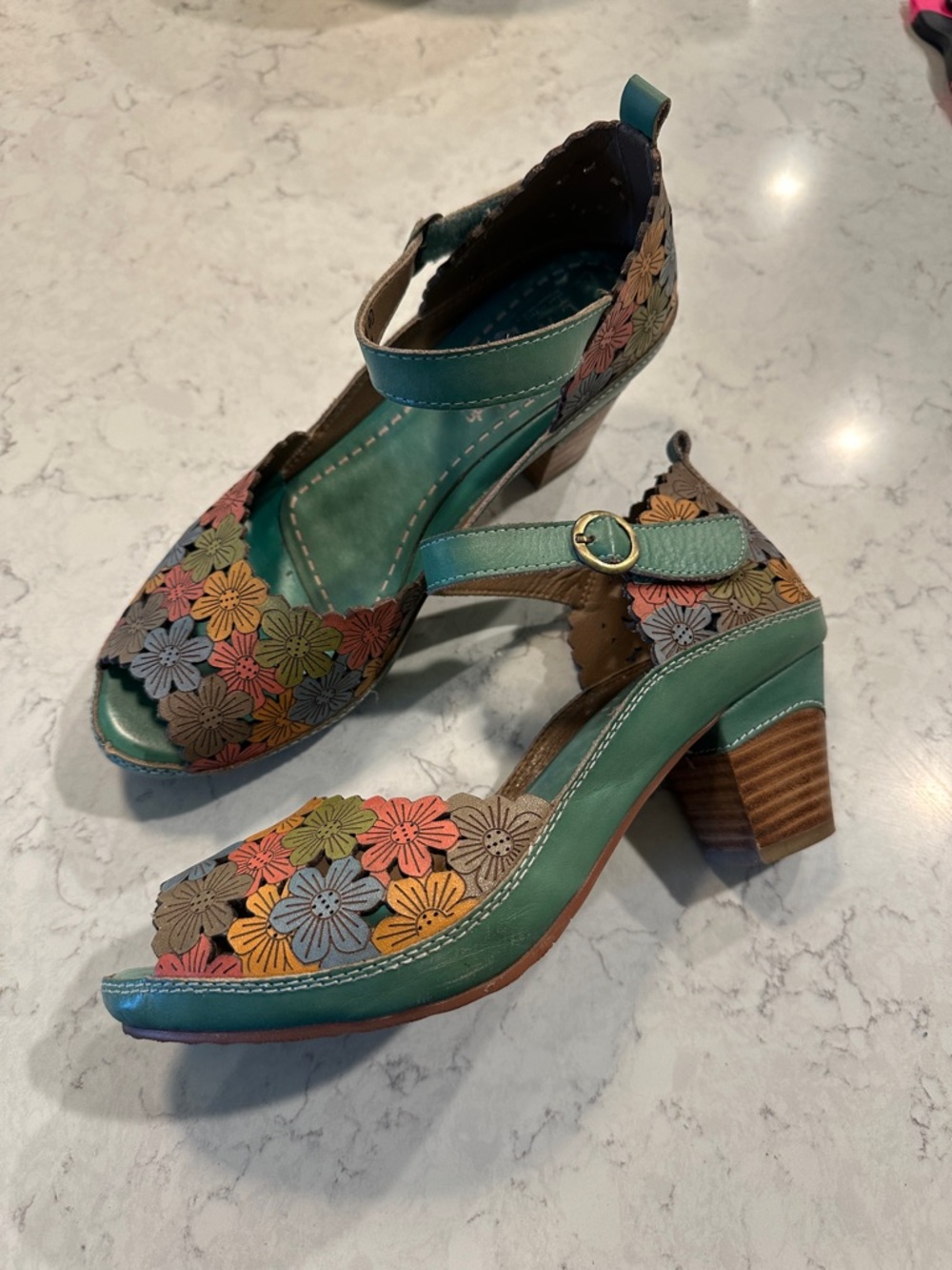 L'ATISTE Teal Floral Appliqué Mary Jane Heels